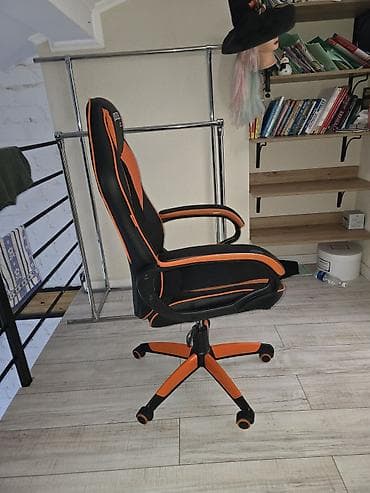 Игровое кресло, Б/у, С колесиками, цвет - Черный, Экокожа at lalafo.kg Игровое кресло, Б/у, С колесиками, цвет - Черный, Экокожа