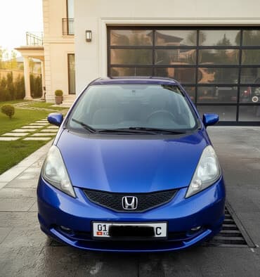 Honda Fit: 2010 г., 1.5 л, Бензин at lalafo.kg Honda Fit: 2010 г., 1.5 л, Бензин