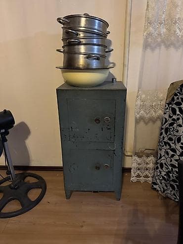 Набор мебели для дома: - Шкаф трёхстворчатый с зеркалами: центральная at lalafo.kg Набор мебели для дома: - Шкаф трёхстворчатый с зеркалами: центральная