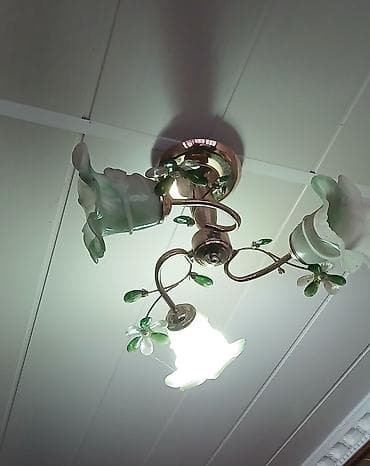 Потолочные люстры, комплект из 3 моделей. 1) Трехрожковая цветочная at lalafo.kg Потолочные люстры, комплект из 3 моделей. 1) Трехрожковая цветочная