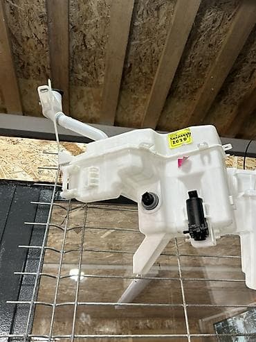 Бачок Toyota 2020 г. at lalafo.kg Бачок Toyota 2020 г.