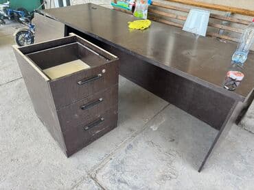 Офисный стол, Б/у, Нерегулируемый, Прямоугольный, ЛДСП, Самовывоз at lalafo.kg Офисный стол, Б/у, Нерегулируемый, Прямоугольный, ЛДСП, Самовывоз