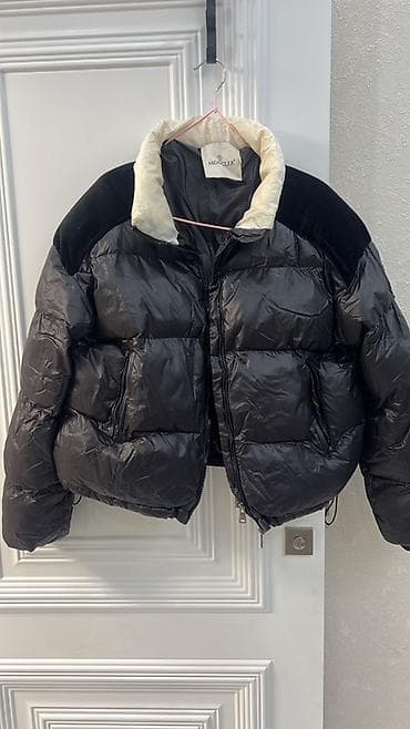 Укороченный пуховик Moncler - Цвет: черный с контрастным светлым at lalafo.kg Укороченный пуховик Moncler - Цвет: черный с контрастным светлым