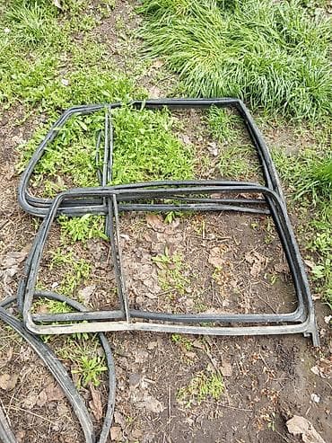 Уплотнители задние правые Гольф 3, Гольф 4 at lalafo.kg Уплотнители задние правые Гольф 3, Гольф 4