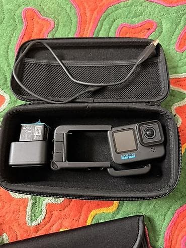 Экшн‑камера GoPro HERO 10 Black в комплекте. Состав набора: - камера at lalafo.kg Экшн‑камера GoPro HERO 10 Black в комплекте. Состав набора: - камера