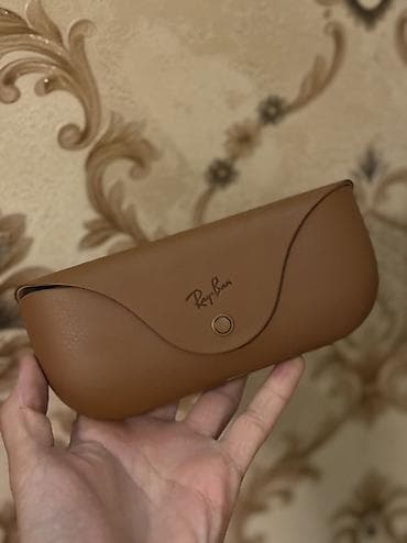 Умные очки Ray-Ban Stories Wayfarer (черная оправа) с футляром at lalafo.kg Умные очки Ray-Ban Stories Wayfarer (черная оправа) с футляром