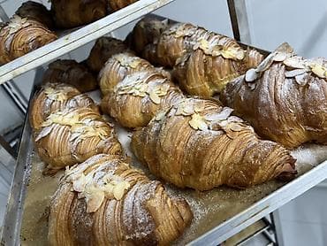 Французская выпечка ручной работы. - Круассаны классические: тонкая at lalafo.kg Французская выпечка ручной работы. - Круассаны классические: тонкая