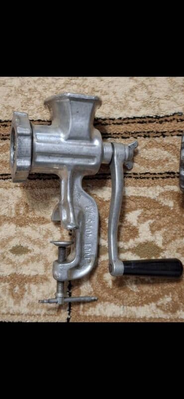 Продаю советскую чугунную мясорубку at lalafo.kg Продаю советскую чугунную мясорубку