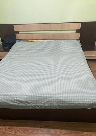 Спальня с матрасом и две тумбочки в комплекте, состояние идеальное at lalafo.kg Спальня с матрасом и две тумбочки в комплекте, состояние идеальное