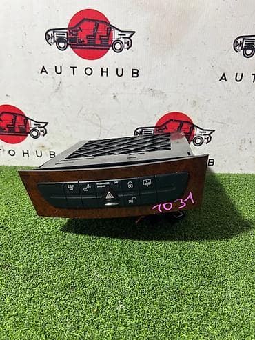 Центральная консоль Mercedes‑Benz E‑Class W211 (2002–2009), двигатель at lalafo.kg Центральная консоль Mercedes‑Benz E‑Class W211 (2002–2009), двигатель