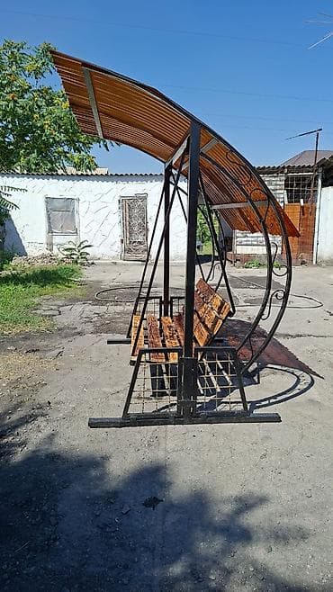 Садовые качели Металл, Со спинкой, С крышей at lalafo.kg Садовые качели Металл, Со спинкой, С крышей