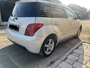 Toyota Ist: 2004 г., 1.3 л, Автомат, Бензин, Хэтчбэк at lalafo.kg Toyota Ist: 2004 г., 1.3 л, Автомат, Бензин, Хэтчбэк