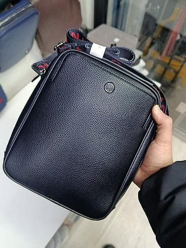 Мужская сумка через плечо, компактная и лаконичная - Материал at lalafo.kg Мужская сумка через плечо, компактная и лаконичная - Материал