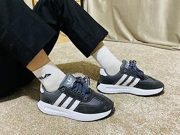 Кроссовки Размеры 32-37 1) Черные jordan - Цвет: полностью черный at lalafo.kg Кроссовки Размеры 32-37 1) Черные jordan - Цвет: полностью черный