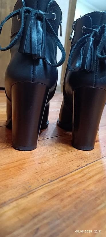 Ботильоны, кожаные, размер 36, каблук 9 см, флисовая подкладка at lalafo.kg Ботильоны, кожаные, размер 36, каблук 9 см, флисовая подкладка