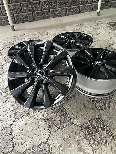 Литые Диски R 17 Toyota, Комплект, отверстий - 5, Б/у at lalafo.kg Литые Диски R 17 Toyota, Комплект, отверстий - 5, Б/у