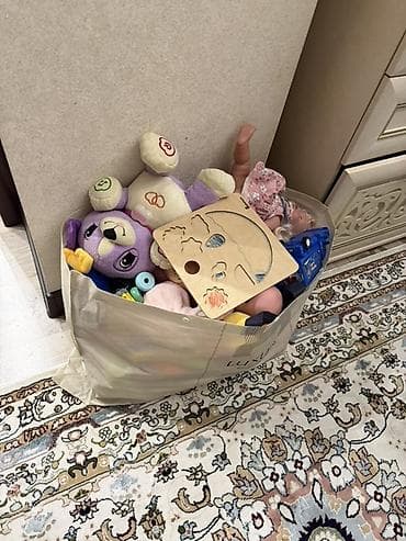 ДАРОМ Большая смешанная партия детских игрушек в пакете. Состав по lalafo.kg да ДАРОМ Большая смешанная партия детских игрушек в пакете. Состав по