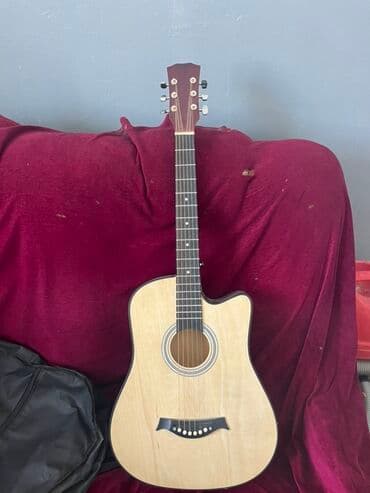 Акустическая гитара с вырезом (cutaway), форма корпуса — дредноут at lalafo.kg Акустическая гитара с вырезом (cutaway), форма корпуса — дредноут