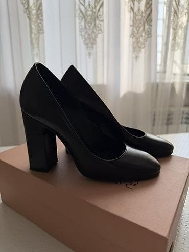 Классические черные туфли-лодочки на устойчивом широком каблуке. - at lalafo.kg Классические черные туфли-лодочки на устойчивом широком каблуке. -