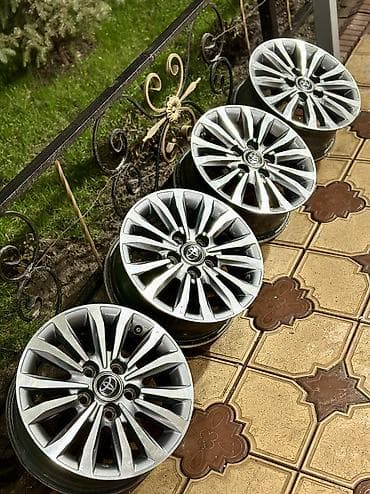 Литые Диски R 15 Toyota, Комплект, отверстий - 5, Б/у at lalafo.kg Литые Диски R 15 Toyota, Комплект, отверстий - 5, Б/у