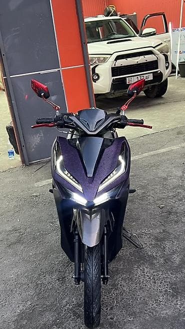 Макси-скутер Honda, 150 куб. см, Бензин, Б/у at lalafo.kg Макси-скутер Honda, 150 куб. см, Бензин, Б/у