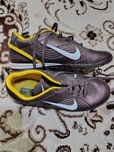 Футзалки Nike (модель по коду DR) - Размер: US 8 / UK 7 / EUR 41 / 26 at lalafo.kg Футзалки Nike (модель по коду DR) - Размер: US 8 / UK 7 / EUR 41 / 26