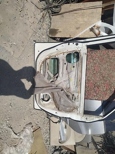 Дверь Передняя левая Honda, Б/у, Оригинал at lalafo.kg Дверь Передняя левая Honda, Б/у, Оригинал