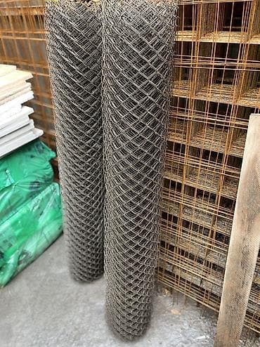 Сетка-рабица в рулонах - Тип: металлическая плетёная сетка (рабица) - at lalafo.kg Сетка-рабица в рулонах - Тип: металлическая плетёная сетка (рабица) -