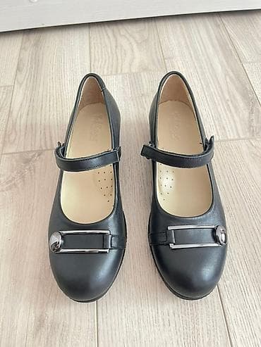 Продаю абсолютно новые -кожаные- классические-школьные туфли Mary Jane at lalafo.kg Продаю абсолютно новые -кожаные- классические-школьные туфли Mary Jane