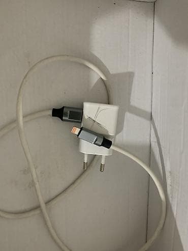 Сетевое зарядное устройство с кабелем Lightning. - Комплектация at lalafo.kg Сетевое зарядное устройство с кабелем Lightning. - Комплектация