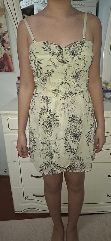 Комплект женской одежды: 1) Короткое платье светло‑кремовый фон с at lalafo.kg — 1 Комплект женской одежды: 1) Короткое платье светло‑кремовый фон с — 1