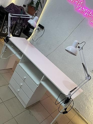Стол для маникюра/рабочий стол Б/У Пользовались 3 месяца Очень at lalafo.kg Стол для маникюра/рабочий стол Б/У Пользовались 3 месяца Очень