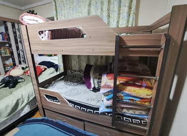 Продаю двухярусную кровать. Размер спального места 180× 80. Цена at lalafo.kg Продаю двухярусную кровать. Размер спального места 180× 80. Цена