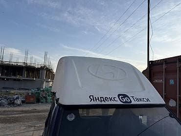 Накладка/обтекатель на крышу автомобиля с тиснённым логотипом Hyundai at lalafo.kg Накладка/обтекатель на крышу автомобиля с тиснённым логотипом Hyundai