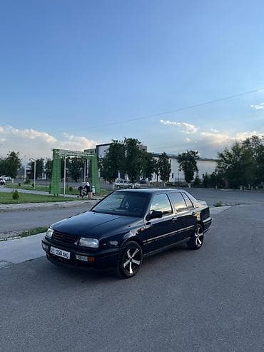 Volkswagen Vento: 1995 г., 1.8 л, Механика, Бензин at lalafo.kg Volkswagen Vento: 1995 г., 1.8 л, Механика, Бензин