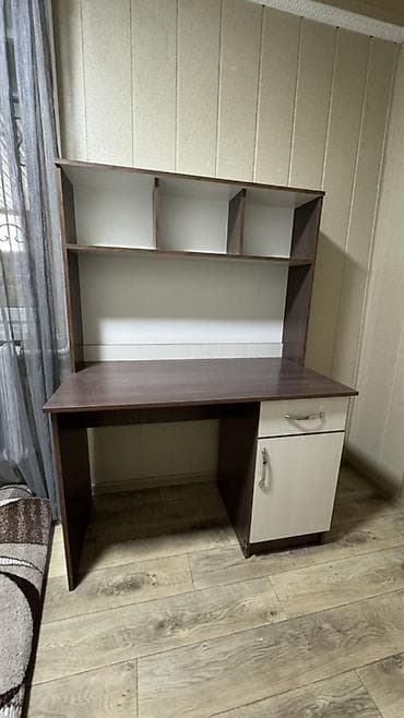 Компьютерный стол, С полками at lalafo.kg Компьютерный стол, С полками