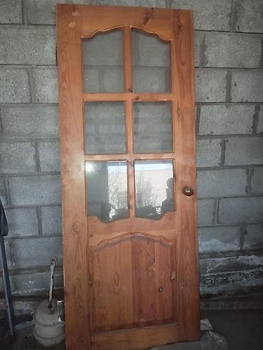 Межкомнатная дверь из массива сосны с остеклением. 2шт at lalafo.kg Межкомнатная дверь из массива сосны с остеклением. 2шт