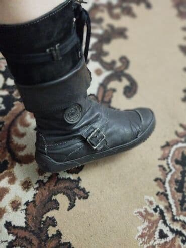 Обувь кожаная с Европы, цена первых 250 сом.Вторая обувь теплая очень at lalafo.kg Обувь кожаная с Европы, цена первых 250 сом.Вторая обувь теплая очень