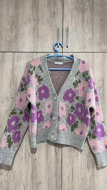 Кардиган, Трикотаж, Короткая модель, Осень-весна, Со стразами at lalafo.kg Кардиган, Трикотаж, Короткая модель, Осень-весна, Со стразами