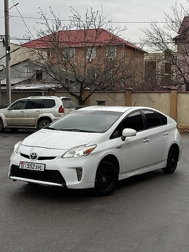 Toyota Prius: 2013 г., 1.8 л, Вариатор, Гибрид, Седан at lalafo.kg Toyota Prius: 2013 г., 1.8 л, Вариатор, Гибрид, Седан