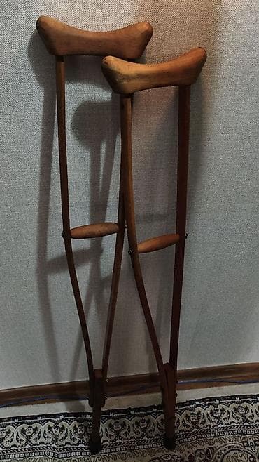 Деревянные подмышечные костыли (пара) - Материал: массив дерева at lalafo.kg Деревянные подмышечные костыли (пара) - Материал: массив дерева