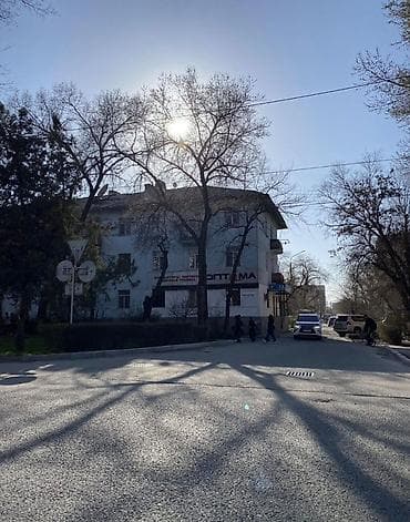 2 комнаты, 37 м², Сталинка, 2 этаж, Старый ремонт at lalafo.kg 2 комнаты, 37 м², Сталинка, 2 этаж, Старый ремонт