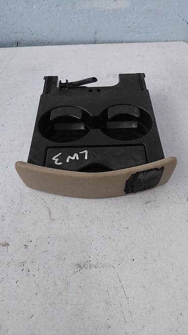 Подстаканник Mazda MPV (LW) 2002 - Оригинальный выдвижной модуль на at lalafo.kg Подстаканник Mazda MPV (LW) 2002 - Оригинальный выдвижной модуль на