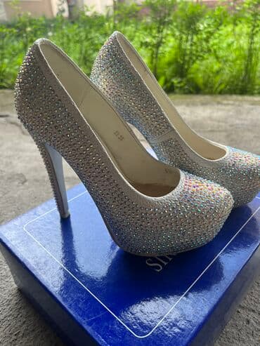 35 размер пойдёт на 36 идеальном состоянии один выход на 2 часа был at lalafo.kg 35 размер пойдёт на 36 идеальном состоянии один выход на 2 часа был