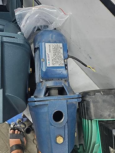 Водяной насос MARKERS JET-100L синего цвета, предназначенный для at lalafo.kg Водяной насос MARKERS JET-100L синего цвета, предназначенный для