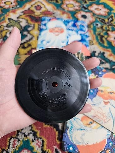 Коллекция виниловых пластинок и гибких открыток-миньонов at lalafo.kg Коллекция виниловых пластинок и гибких открыток-миньонов