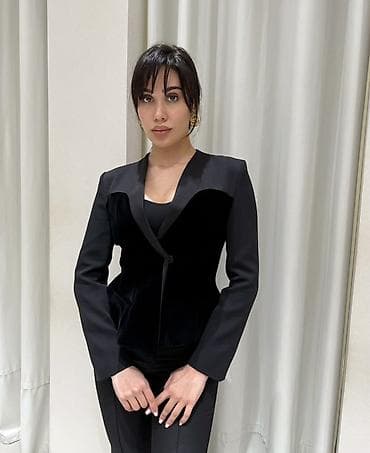 Жакет женский с бархатными вставками, черный в новом состоянии размер at lalafo.kg Жакет женский с бархатными вставками, черный в новом состоянии размер