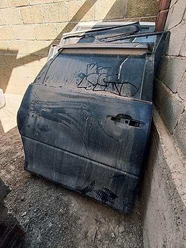 Дверь Комплект Toyota, Б/у at lalafo.kg Дверь Комплект Toyota, Б/у