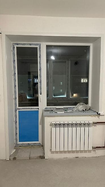 Пластиковый оконный блок с балконной дверью - Комплектация: окно с lalafo.kg да Пластиковый оконный блок с балконной дверью - Комплектация: окно с