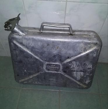 Советская алюминиевая канистра 20 литров, целая, использоваласть для at lalafo.kg Советская алюминиевая канистра 20 литров, целая, использоваласть для